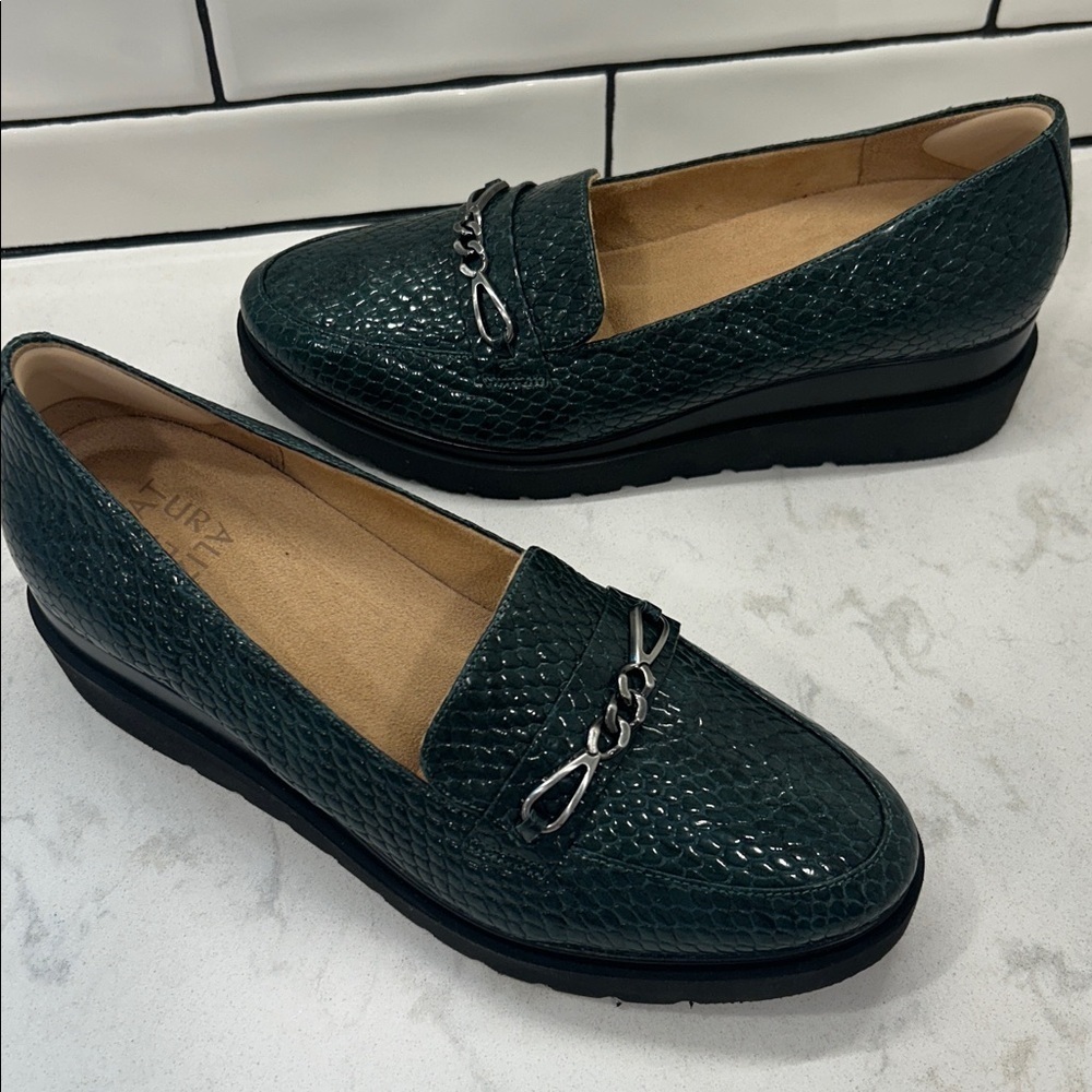 Naturalizer September Loafers with Chain Accent Crocodile Embossed Green 10